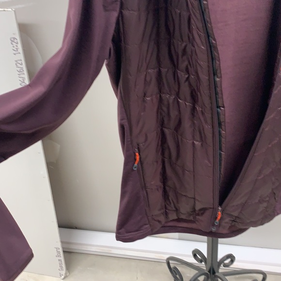 COPY - COPY - - Scott’s running jacket - Picture 3 of 4